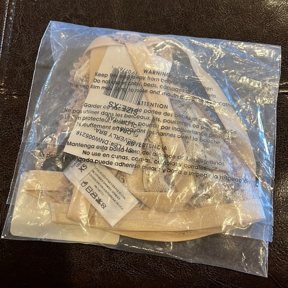 DAYDREAM NATION Floral Beverly Bra. NWT SIZE Medium or XSmall - Picture 8 of 9